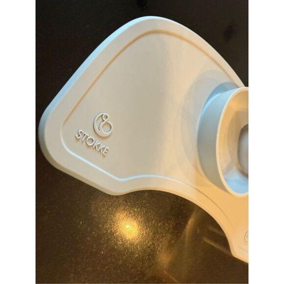 The ezpz™ by Stokke™ mat is an all-in-one placemat and bowls - Picture 4 of 6